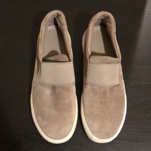Suede sneaker